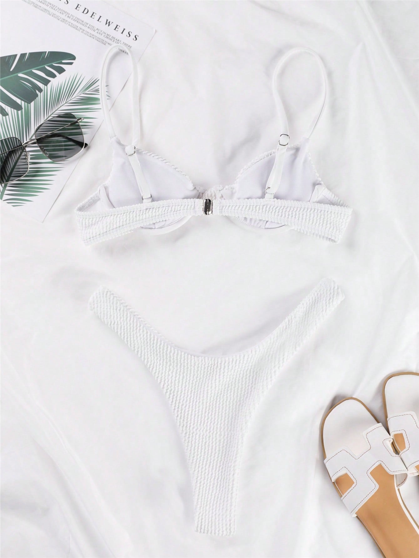 Biquíni Sensual Listrado Com Sutiã Push Up E Corte Alto