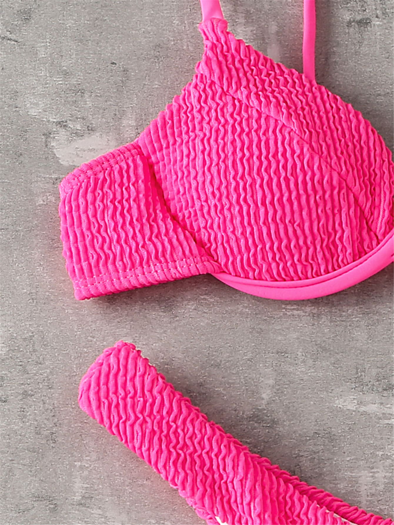 Biquíni Sensual Listrado Com Sutiã Push Up E Corte Alto