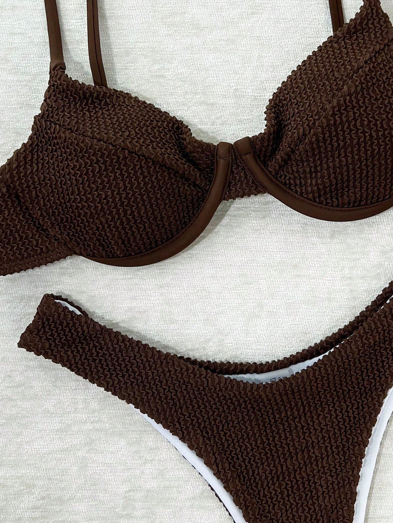 Biquíni Sensual Listrado Com Sutiã Push Up E Corte Alto