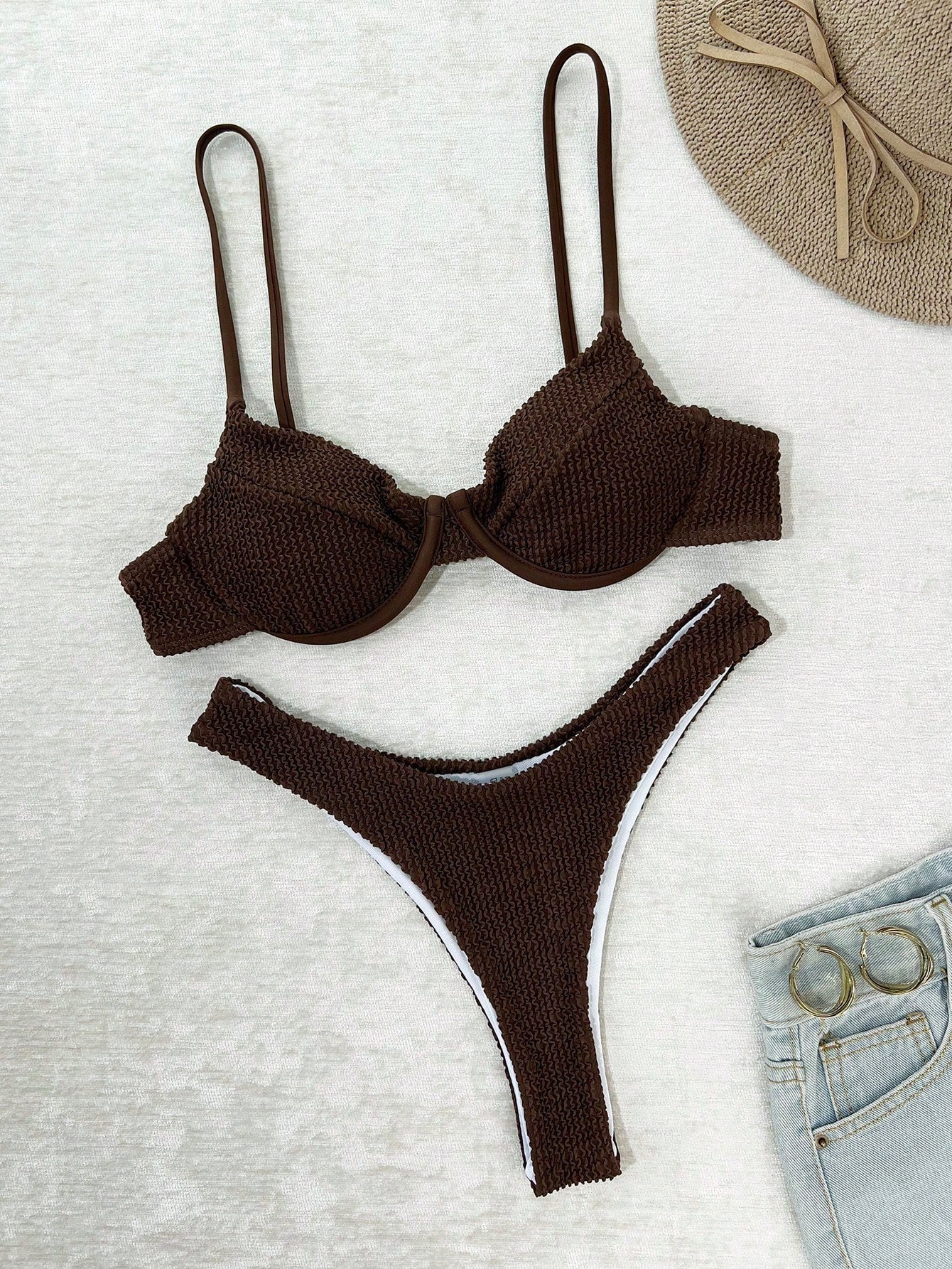 Biquíni Sensual Listrado Com Sutiã Push Up E Corte Alto